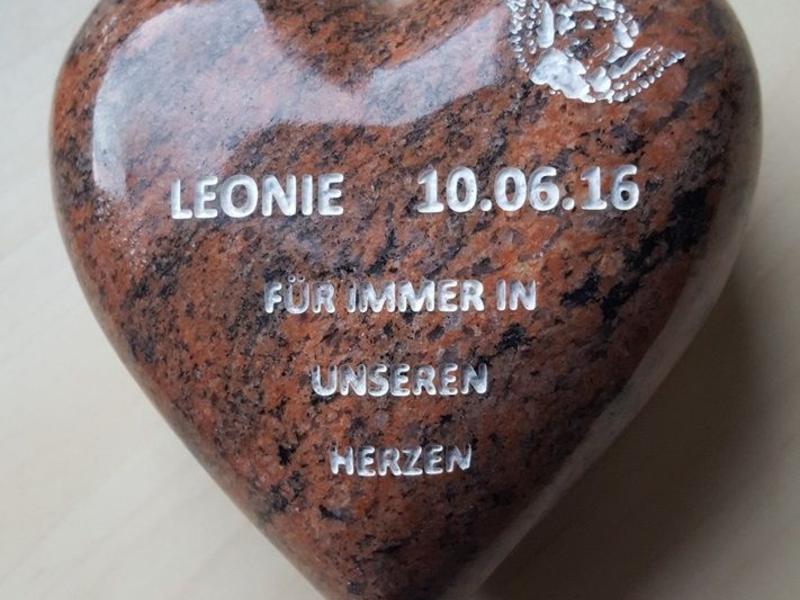 Erinnerungsherz, poliert, Granit